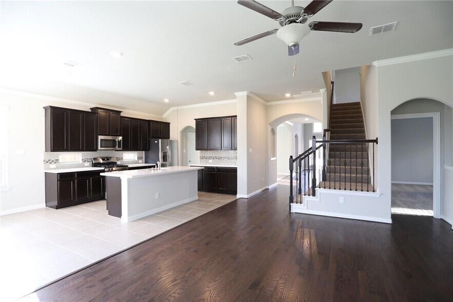 Building Photo - 15928 Holly Crk