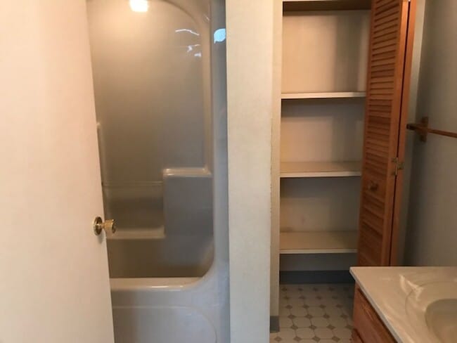 Building Photo - X-Large One Bedroom ground level apartment...