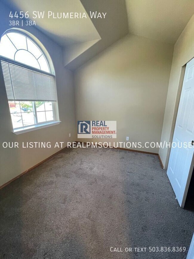 Building Photo - 4456 SW Plumeria Way