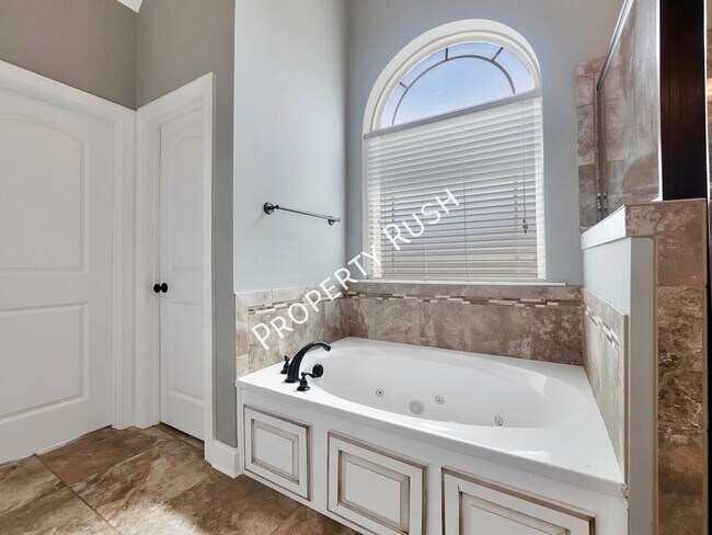 Building Photo - 7962 Burgundy Cir