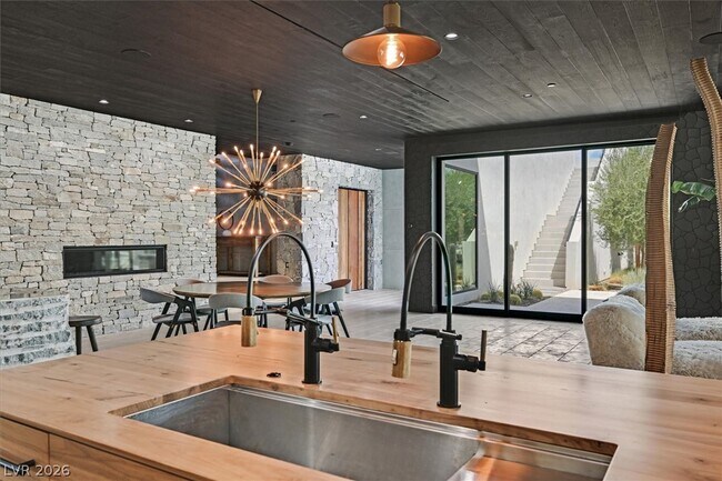 Building Photo - 4155 Badura Ave