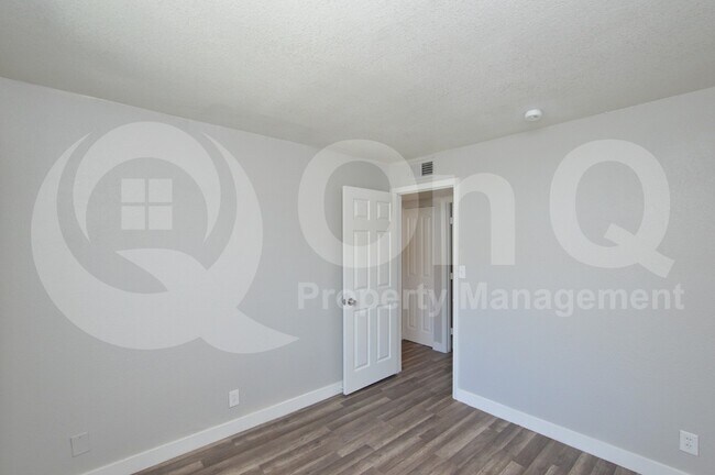 Building Photo - 6044 N 21st Ave