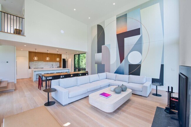 Building Photo - 60 Gansett Ln