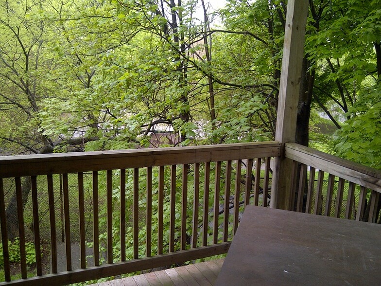 Beautiful 2nd floor deck…add jazz & your feet up, dinners almost ready! y - 19 Ackley Pl