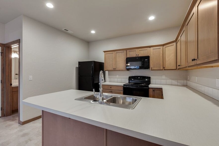 Building Photo - 408 W Davidson Ave