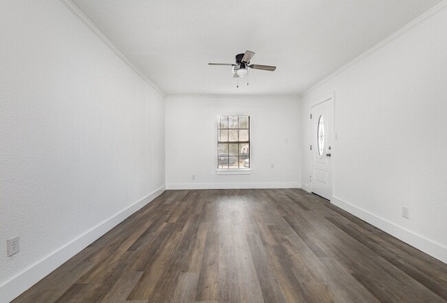 Building Photo - 1527 Columbia Ave