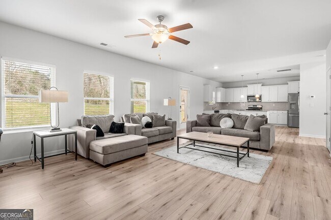 Building Photo - 100 Petunia Ct