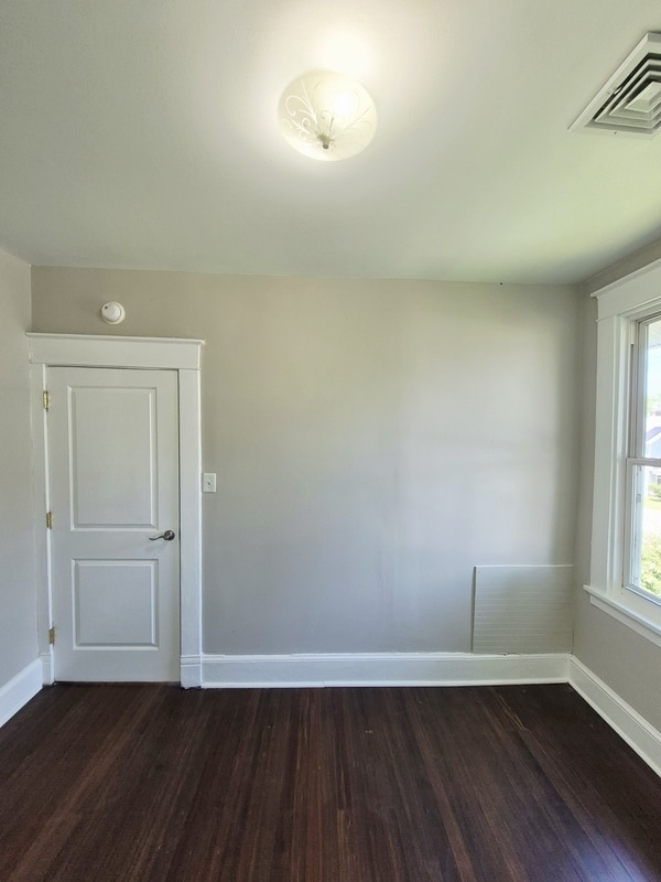 Building Photo - 2113 Barton Ave