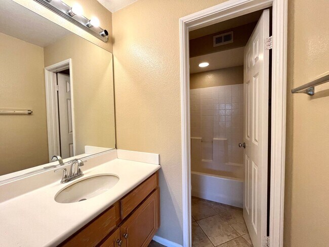 Building Photo - Quiet Otay Ranch townhouse, 3bed/3bath now available!