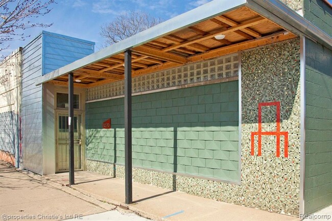 Primary Photo - 3020 E Grand Blvd