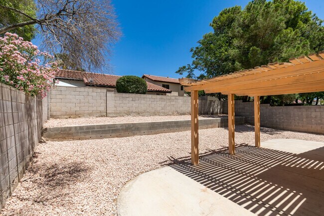 Building Photo - Charming 3-Bedroom Home with Covered Patio