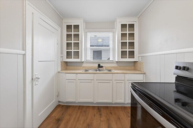 Building Photo - 508-508 Emerson Ave