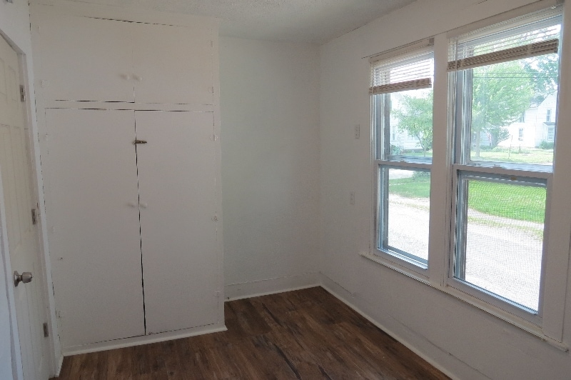 Building Photo - 203 S Maple St