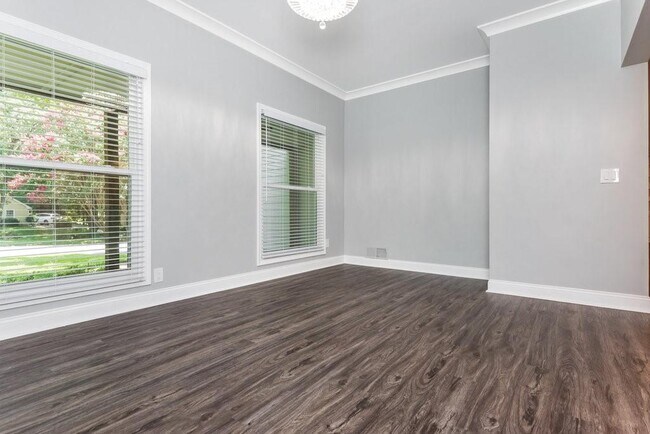 Building Photo - 2681 Ravenoaks Pl