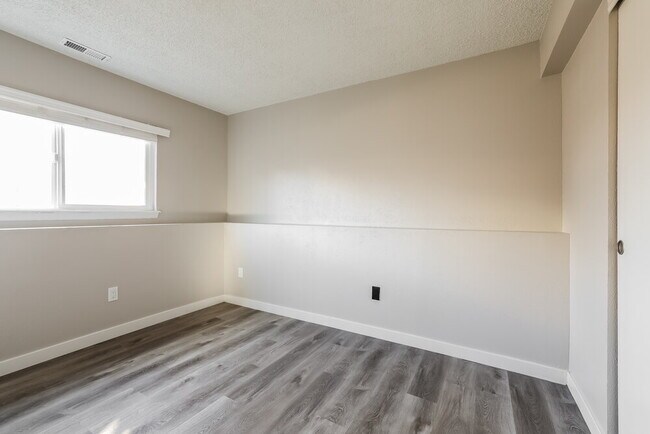 Building Photo - 12155 Elm Way