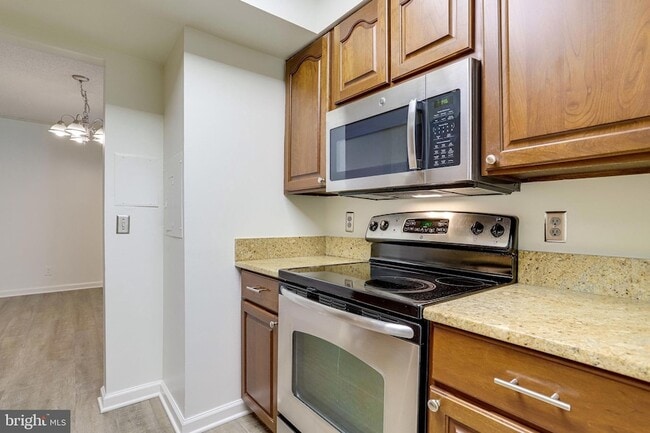 Building Photo - 3800 Fairfax Dr