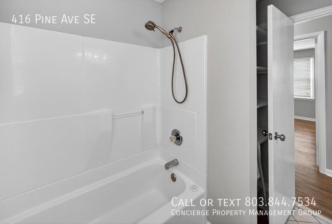 Building Photo - 416 Pine Ave SE