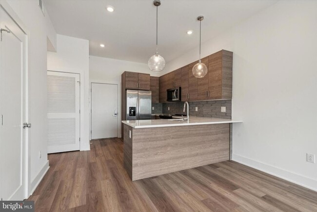 Building Photo - 5545 Pulaski Ave