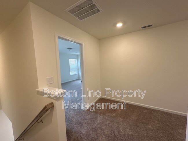 Building Photo - 5278 Maynard Hl Dr
