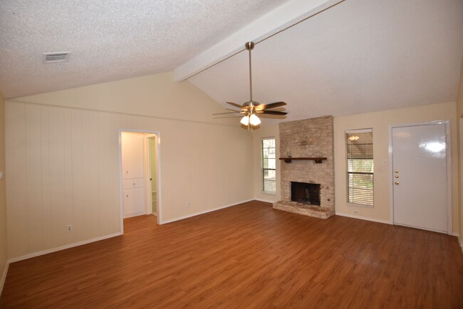 Building Photo - Quaint South Austin Neighborhood - 3/2/2 o...