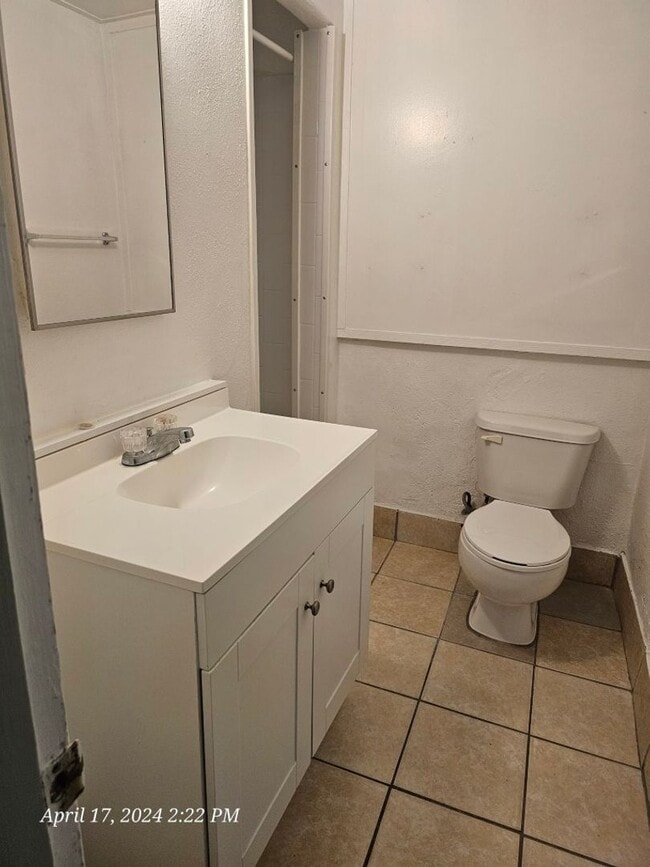 Building Photo - Cozy efficiency apartment