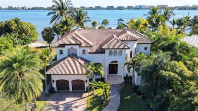 Building Photo - 1320 S Lakeside Dr