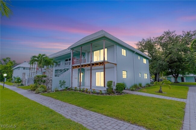 Primary Photo - 3225 E Riverside Dr