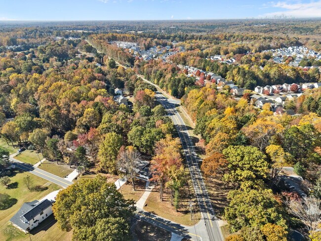 Building Photo - 8625 Cedarbrook Dr