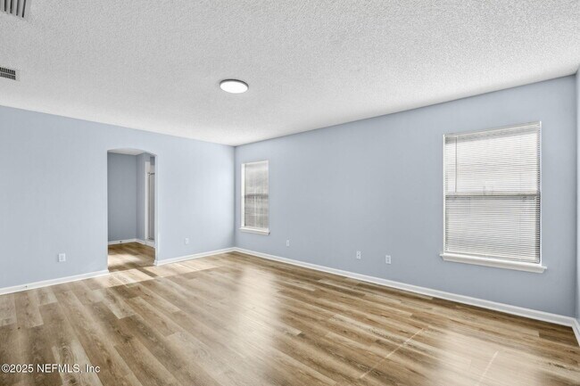 Building Photo - 8047 Beaver Creek Dr