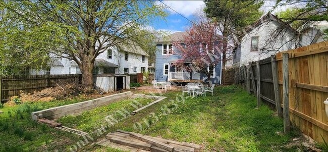 Building Photo - MOVE IN SPECIAL!! Large 2-story 4 Bed 1.5 ...