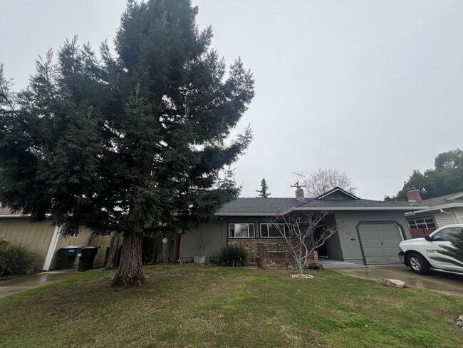 Building Photo - 2217 Madera Rd