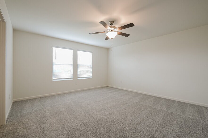 Building Photo - 208 Long Dr