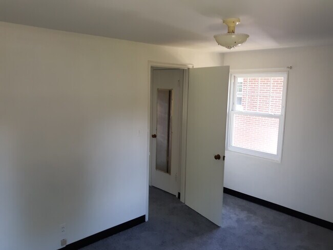 Building Photo - 1603 W 3rd St