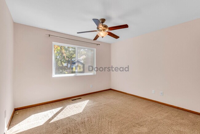 Building Photo - 30 Pony Ct