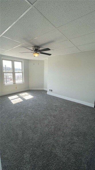 Building Photo - 424 W 7th Ave