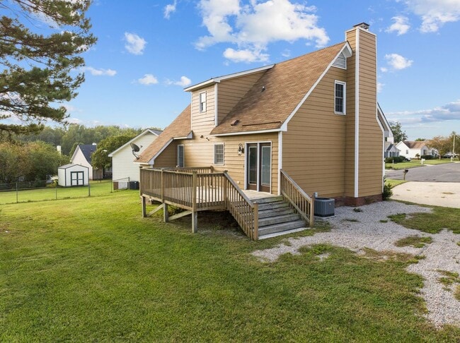 Building Photo - Welcome to your Perfect Home:  3BD, Hardwo...