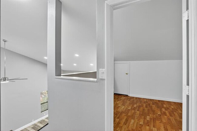 Building Photo - 2242 NW 39th Ave
