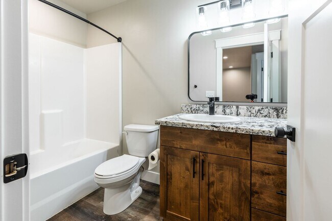 Building Photo - Beautiful 3 Bed, 2.5 Bath Townhome in Ashton