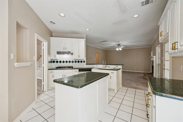 Building Photo - 1009 Spanish Oak Dr