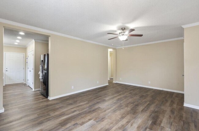 Building Photo - 1996 Huff Pl