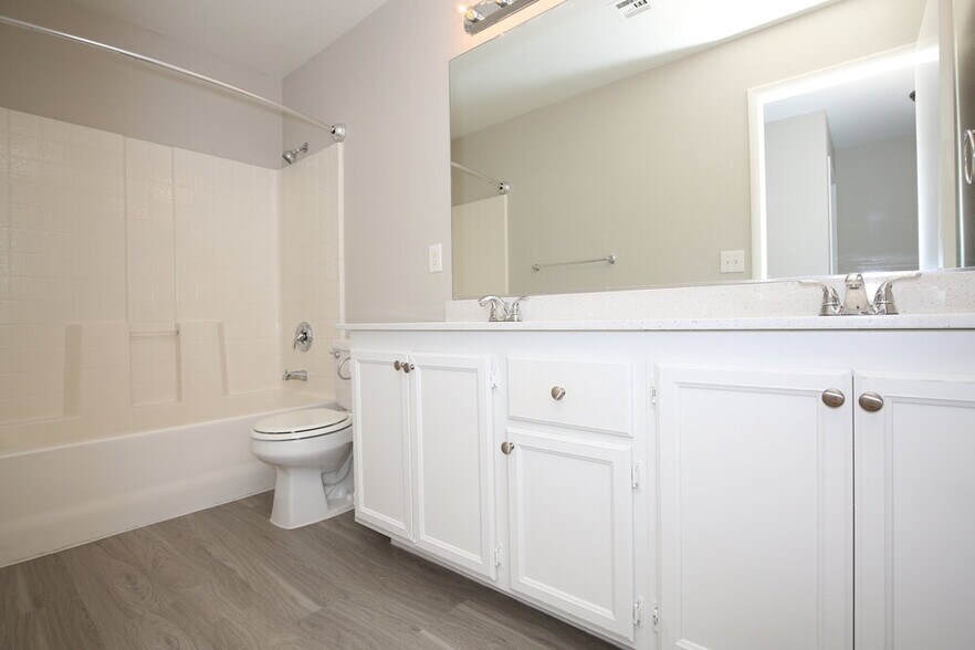Building Photo - 430 Don Pedro Cir