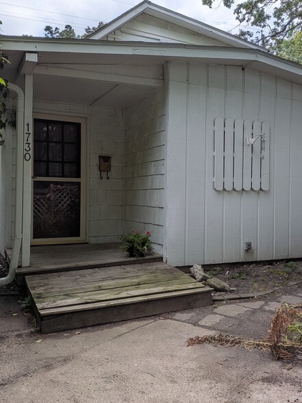 Building Photo - 1730 Hubbard Ave