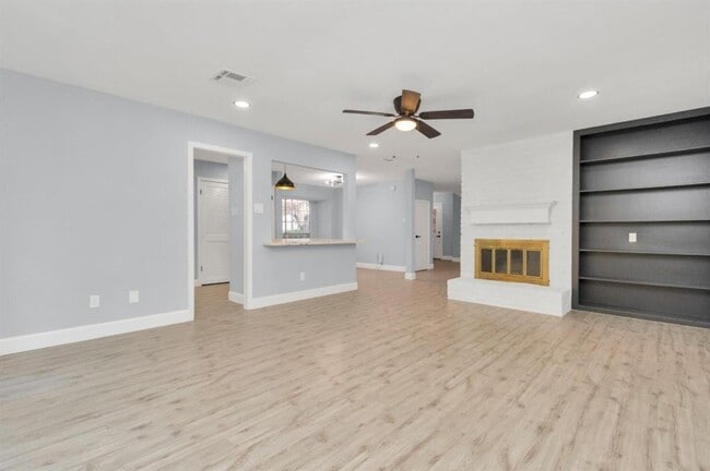 Building Photo - 9404 Beechnut St