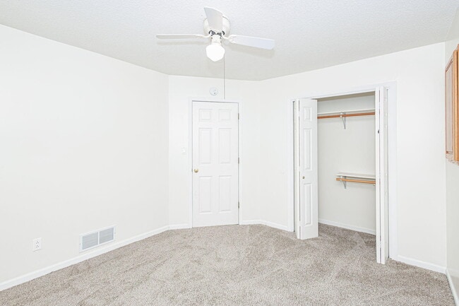 Building Photo - 3804 Larkspur Ct