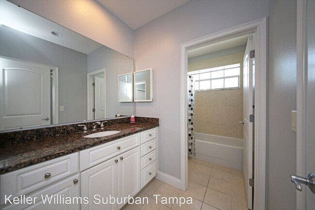 Building Photo - 2 br, 2.5 bath House - 3317 Empedrado St