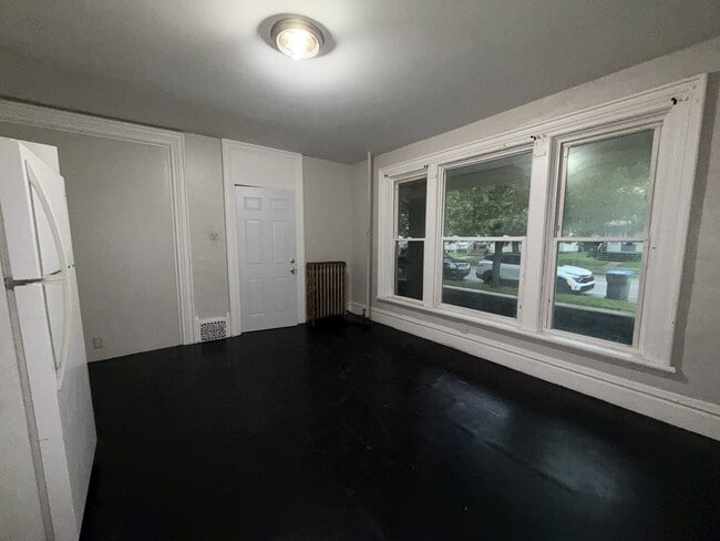 Building Photo - 508 W Marion St