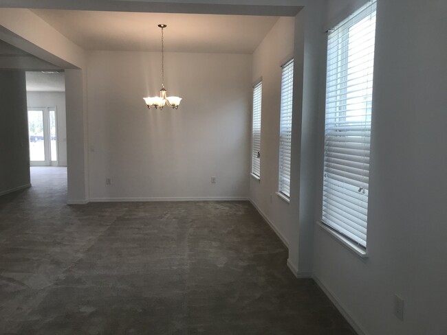 Building Photo - LARGE 4 Bedroom in Windermere !!! Close to...