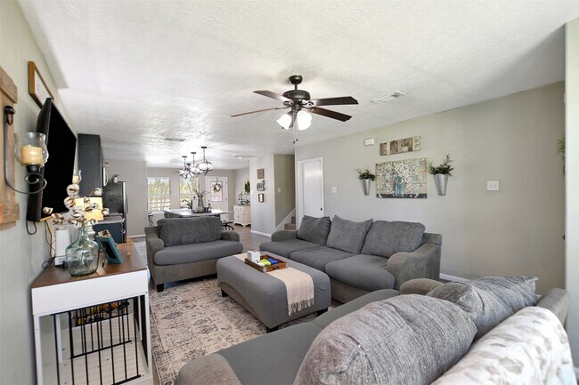 Building Photo - 25401 Hunting Trail