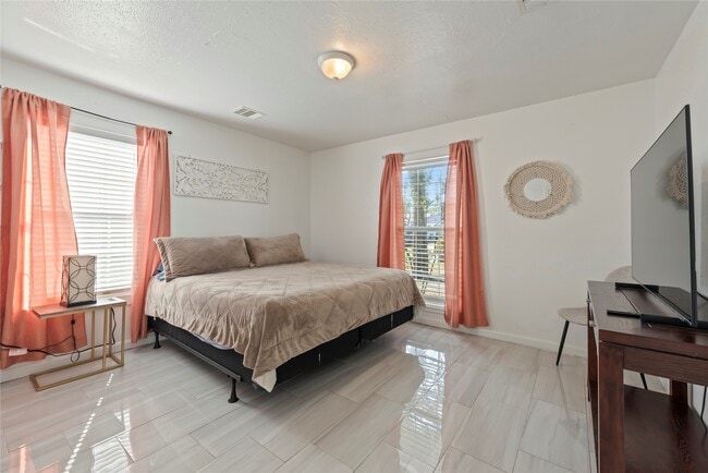 Building Photo - 1310 Harris Way