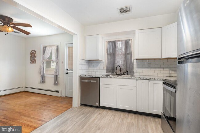 Building Photo - 302 Hickory Hill Terrace